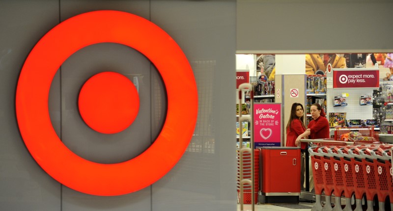 Target increases holiday season hiring to 100,000 workers