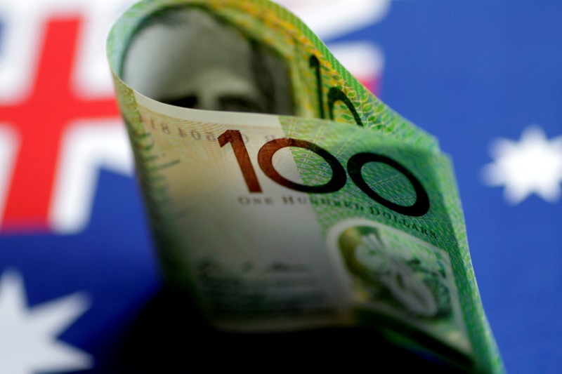 Australia workers earn income boost amid hiring rush