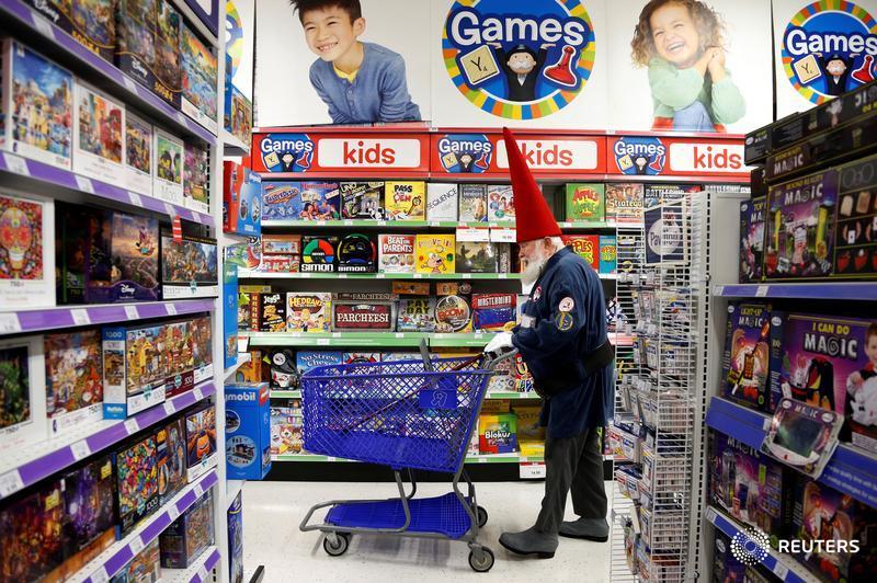 U.S. judge approves Toys 'R' Us bonus plan to spur holiday shopping