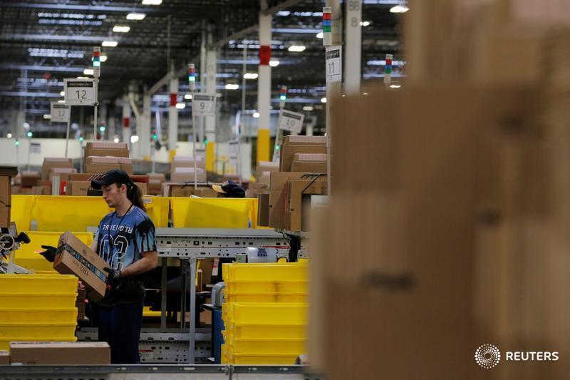 Amazon's Italian warehouse workers maintain overtime ban over Christmas