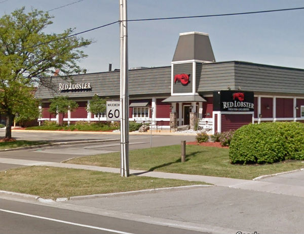 Workers at Red Lobster in Burlington, Ont., join UFCW