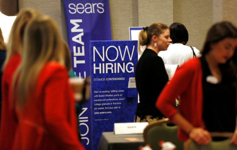 U.S. private payroll growth accelerates; jobless claims up