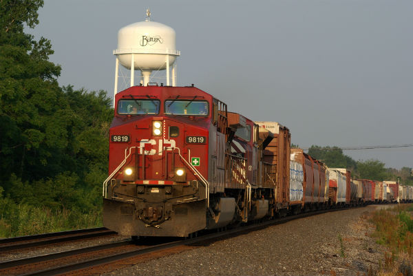 Teamsters, IBEW serve Canadian Pacific with 72-hour strike notice