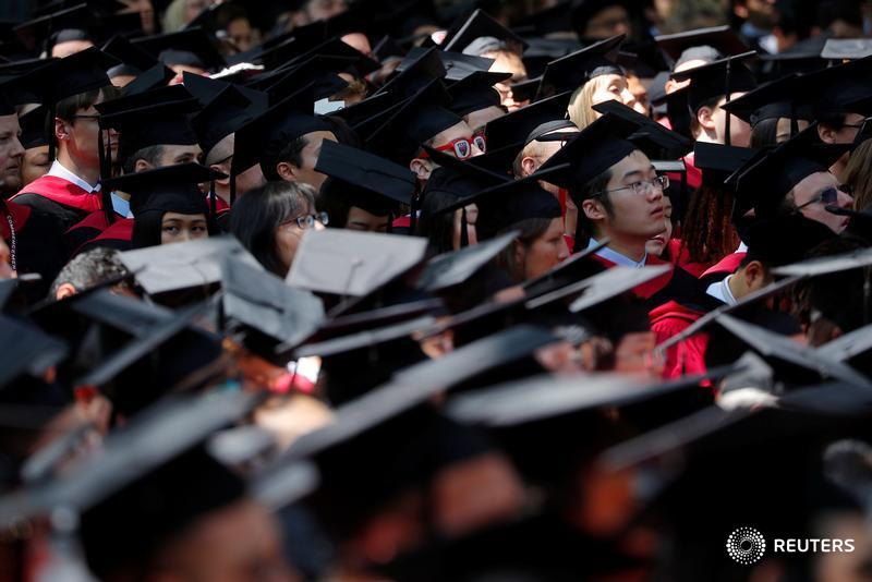 U.S. employers help pay student loans to attract workers