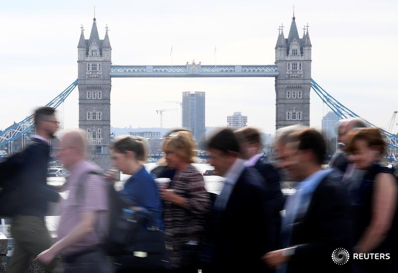 U.K. workers still await wage bounce amongst jobs boom