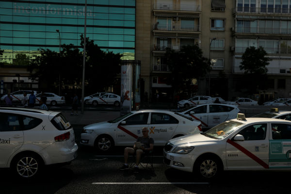 Spain taxi drivers end Uber strike after license limits agreement reached
