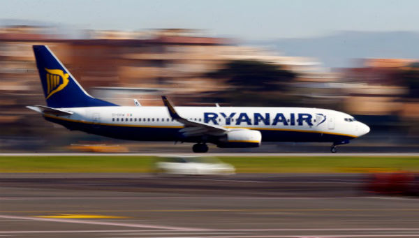 Ryanair gets another union on board as Italian pilots back deal