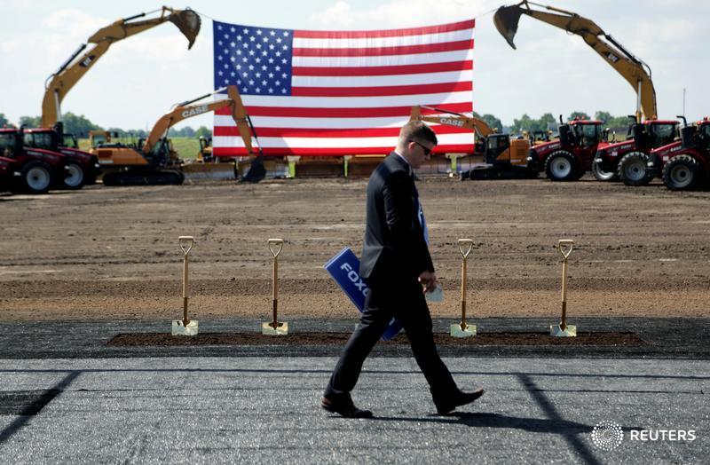 U.S. weekly jobless claims rise, labour market still tightening