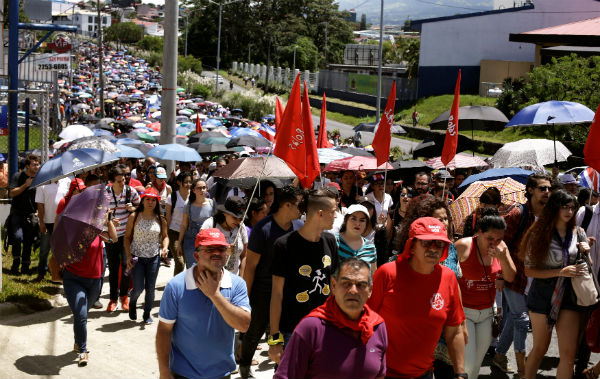 Costa Rica strikes, marches against tax plan, testing new president