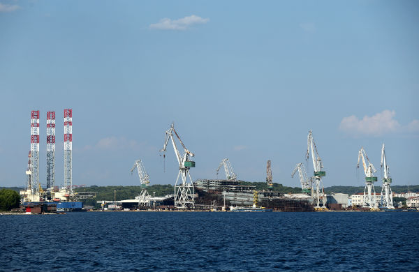 Croatian dock workers strike again over late salary