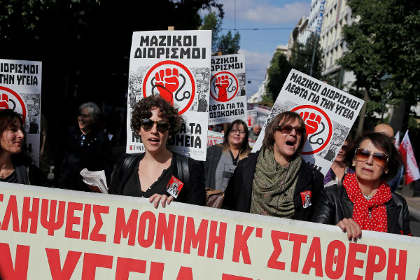 Greek public sector workers strike for higher pay