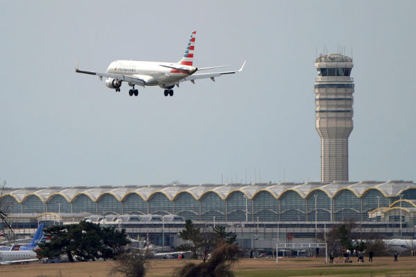 Air traffic controllers' union sues over unpaid work during U.S. govt shutdown