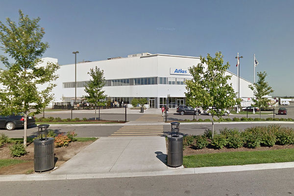 Workers at Loblaws Ajax Distribution Centre in Ajax, Ont., sign contract