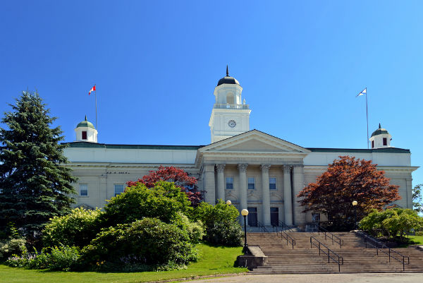 Sodexo workers at Acadia University in Wolfville, N.S., ratify first agreement