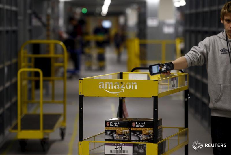 Polish Amazon workers demand their salaries be doubled