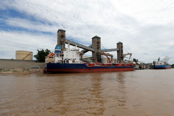 Argentina maritime union ends strike at Rosario grains hub