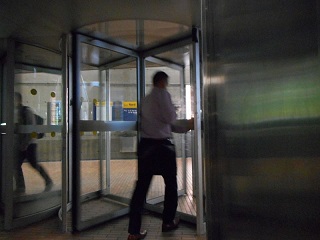 ATO staff refuse to work an extra nine minutes a day