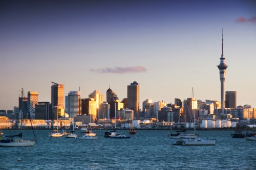 Auckland housing value deflates