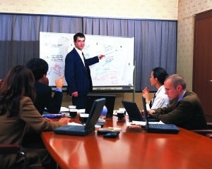 How does developmental leadership differ from performance leadership?