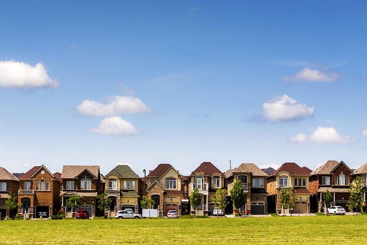 Canadians have ‘measured optimism’ for housing, economic prospects—study