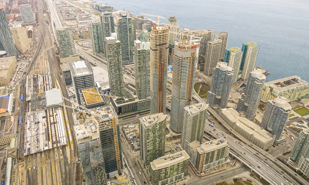 Principal broker says Toronto condo inventory hits one-year supply amid investor unit surplus