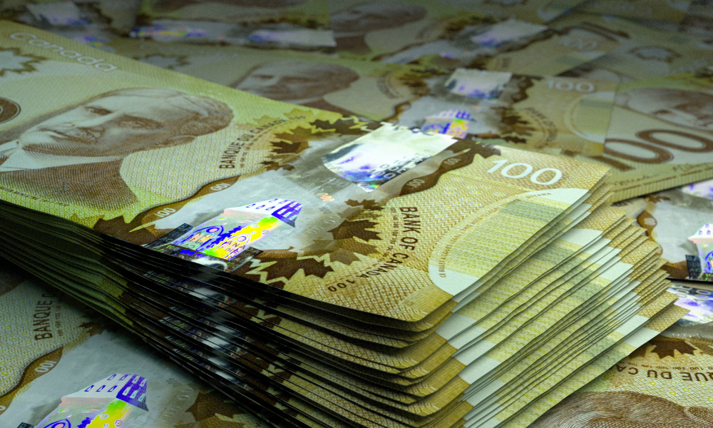 How many Canadian employers plan to offer year-end bonuses?