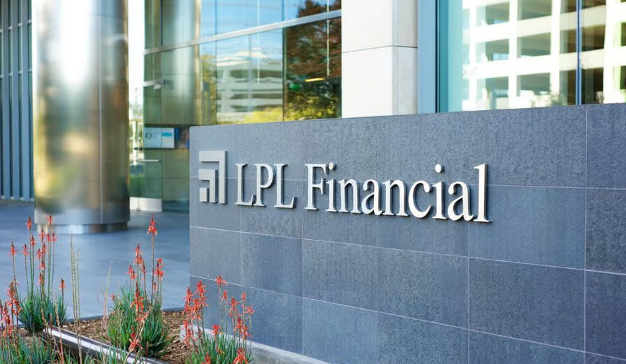 Huge growth at LPL comes with C-suite drama