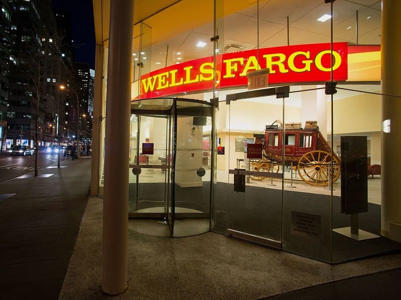 Wells Fargo scoops $2B team from JPMorgan