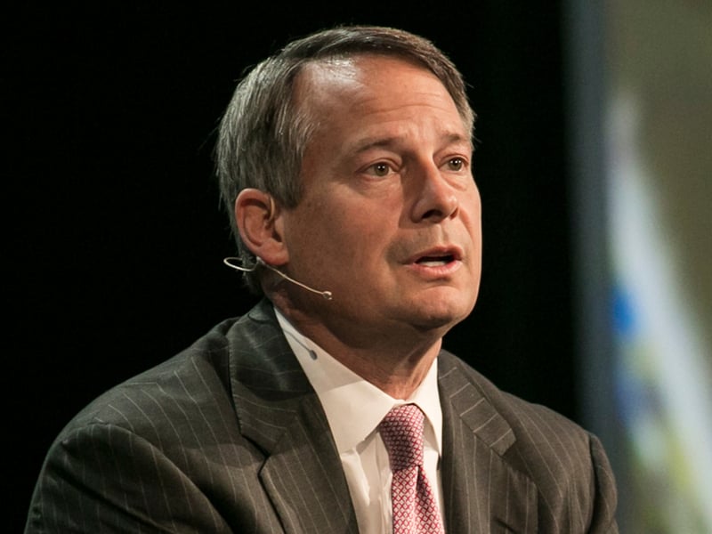 Schwab CEO Walt Bettinger to step down