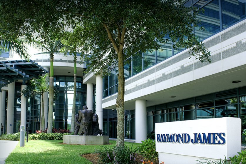 Raymond James nabs $600M advisor duo from Merrill