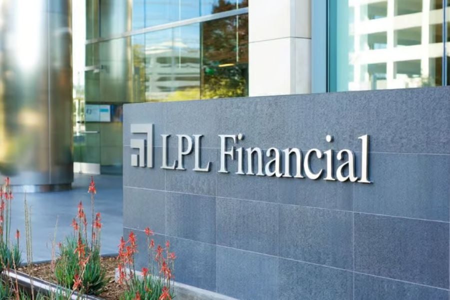 LPL lures $450M advisor group from Raymond James