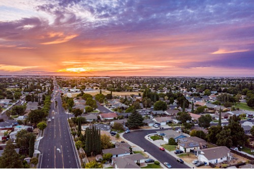 California housing market buoyed by low rates despite price gains