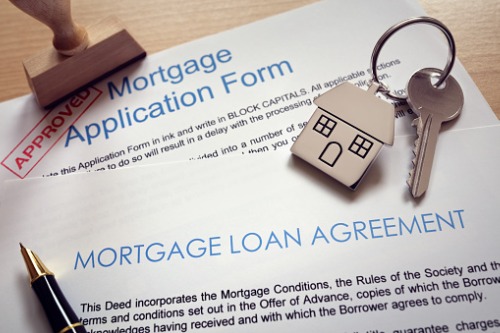 Mortgage applications hit record high despite uptick in 30-year FRM