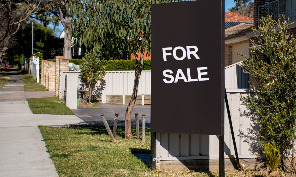 Existing-home sales downturn flashes housing recession warning