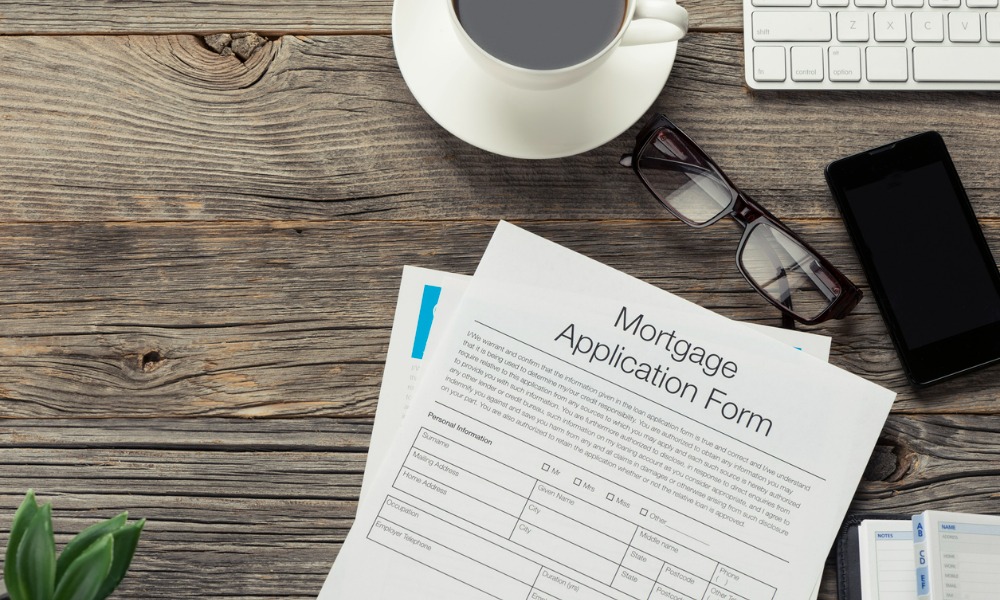 Applications plummet to new low as rates reach highest in three months