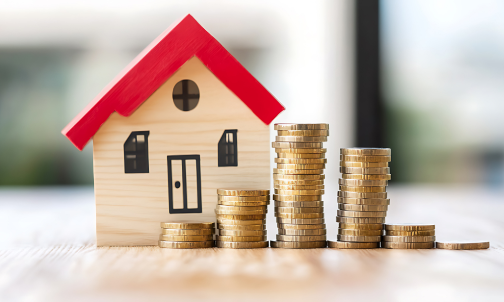 US 30-year mortgage rate edges down to 6.84%
