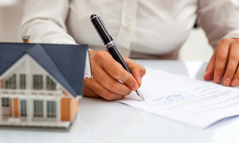 Co-signing a mortgage? Find out the benefits and the risks