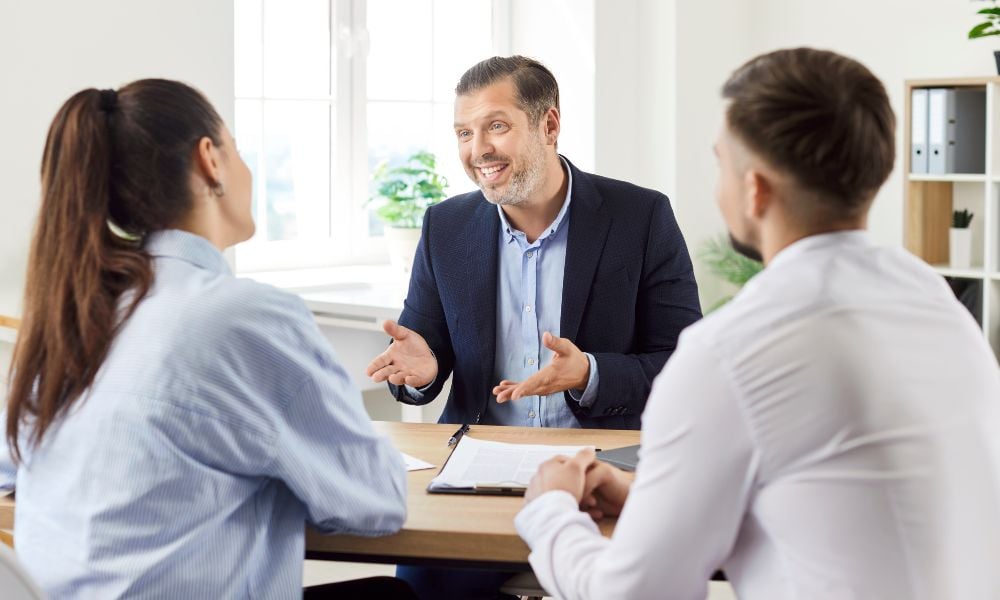 How to get a mortgage administrator licence