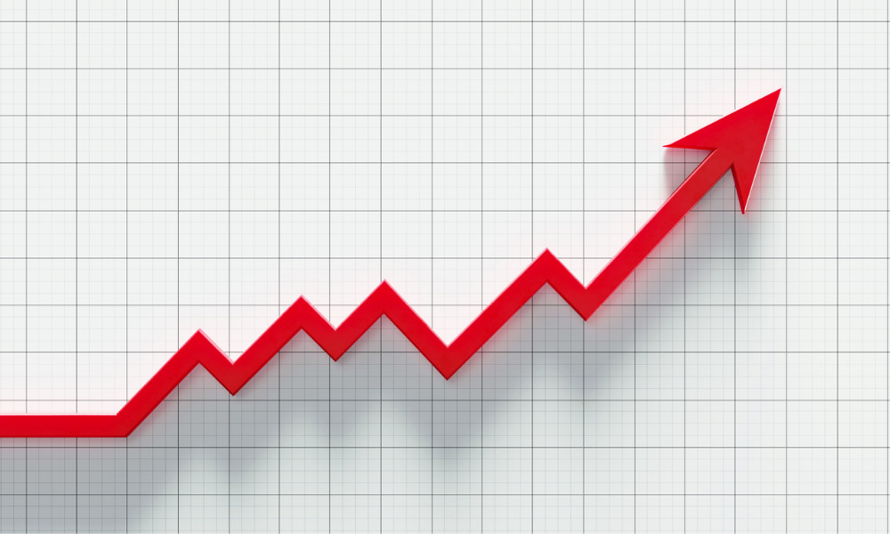 How often did Canadians make banking inquiries last year?