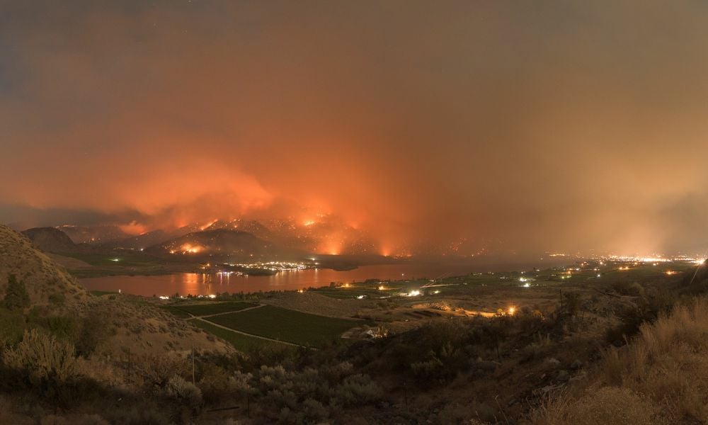 Manitoba, Saskatchewan wildfires prompt residents to flee homes