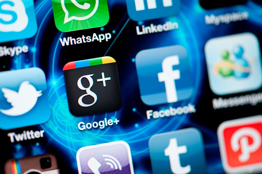 Advisers: Quit talking to and about each other on social media
