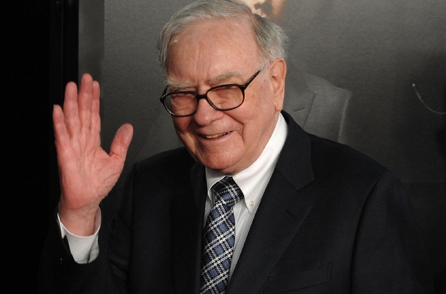 Does Warren Buffett really love the S&P 500?