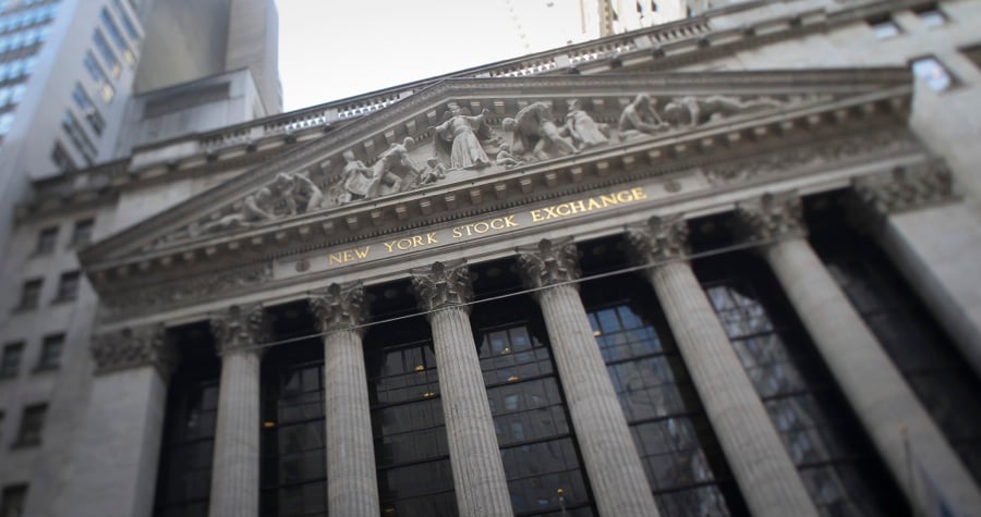 U.S. economy reclaims post as global growth engine