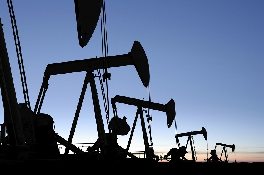 Oil stocks ride a short squeeze to record gains