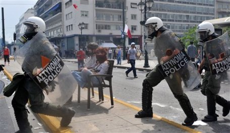 Peter Schiff: Chaos is not confined -- U.S. could see another crisis
