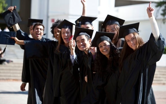 College kids paying credit card rates for private student loans