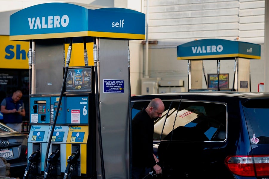 Oil finds the sweet spot for debate over how, or if, to invest