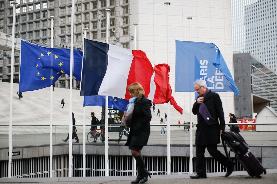 Investors pause but look past Paris attacks, keeping eye on the Fed