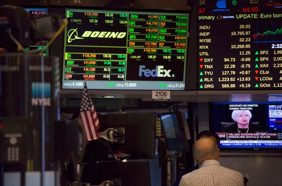 Stocks barely move as investors keep focus on economy and Fed