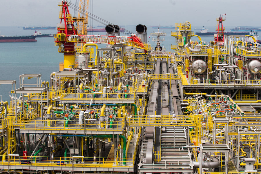 BlackRock's Fink says 400 energy companies may not survive cheap oil